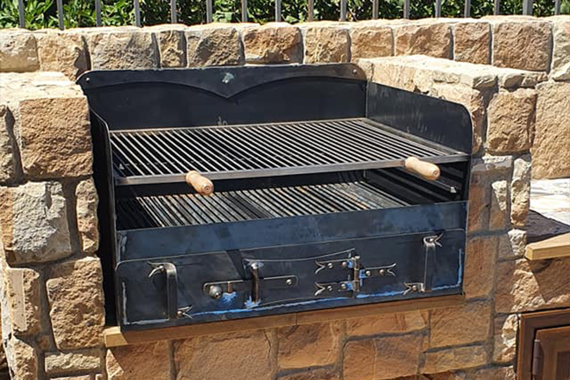 Progetti realizzati - Barbecue in ferro e acciaio inox - Arte in ferro a Lascari