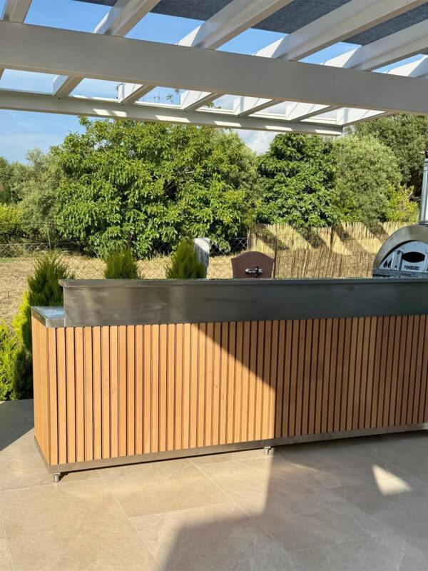 Restyling acciaio inox per bancone in decking