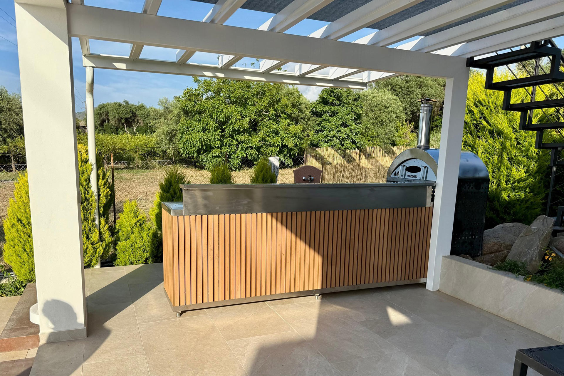 Restyling acciaio inox per bancone in decking