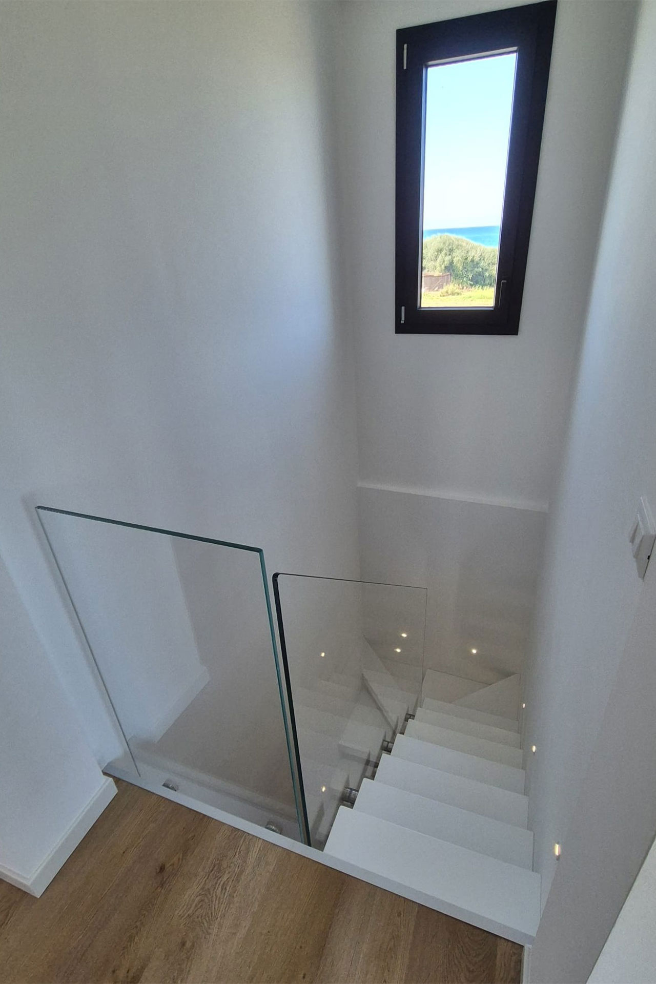 Scala a sbalzo in ferro e legno