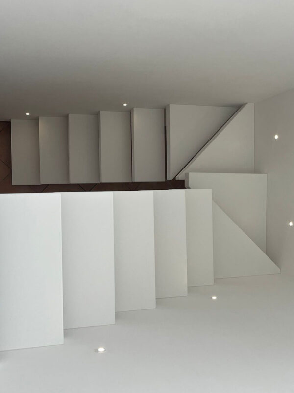 Scala a sbalzo in ferro e legno