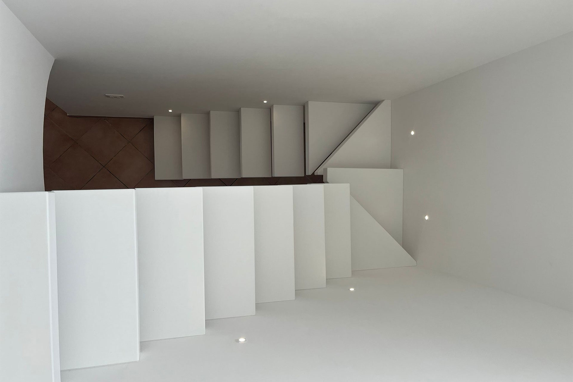 Scala a sbalzo in ferro e legno