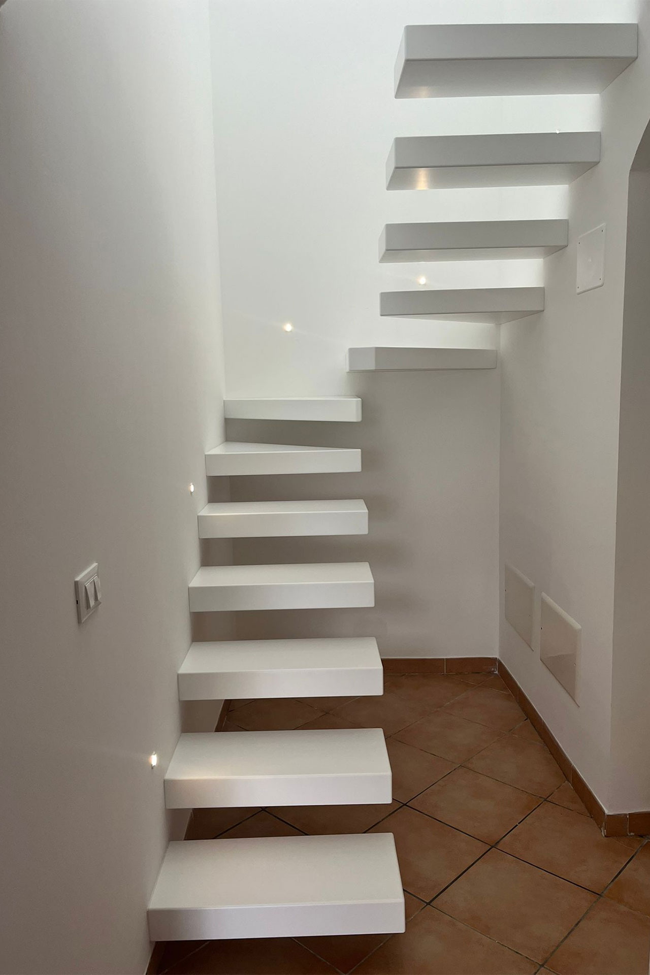 Scala a sbalzo in ferro e legno